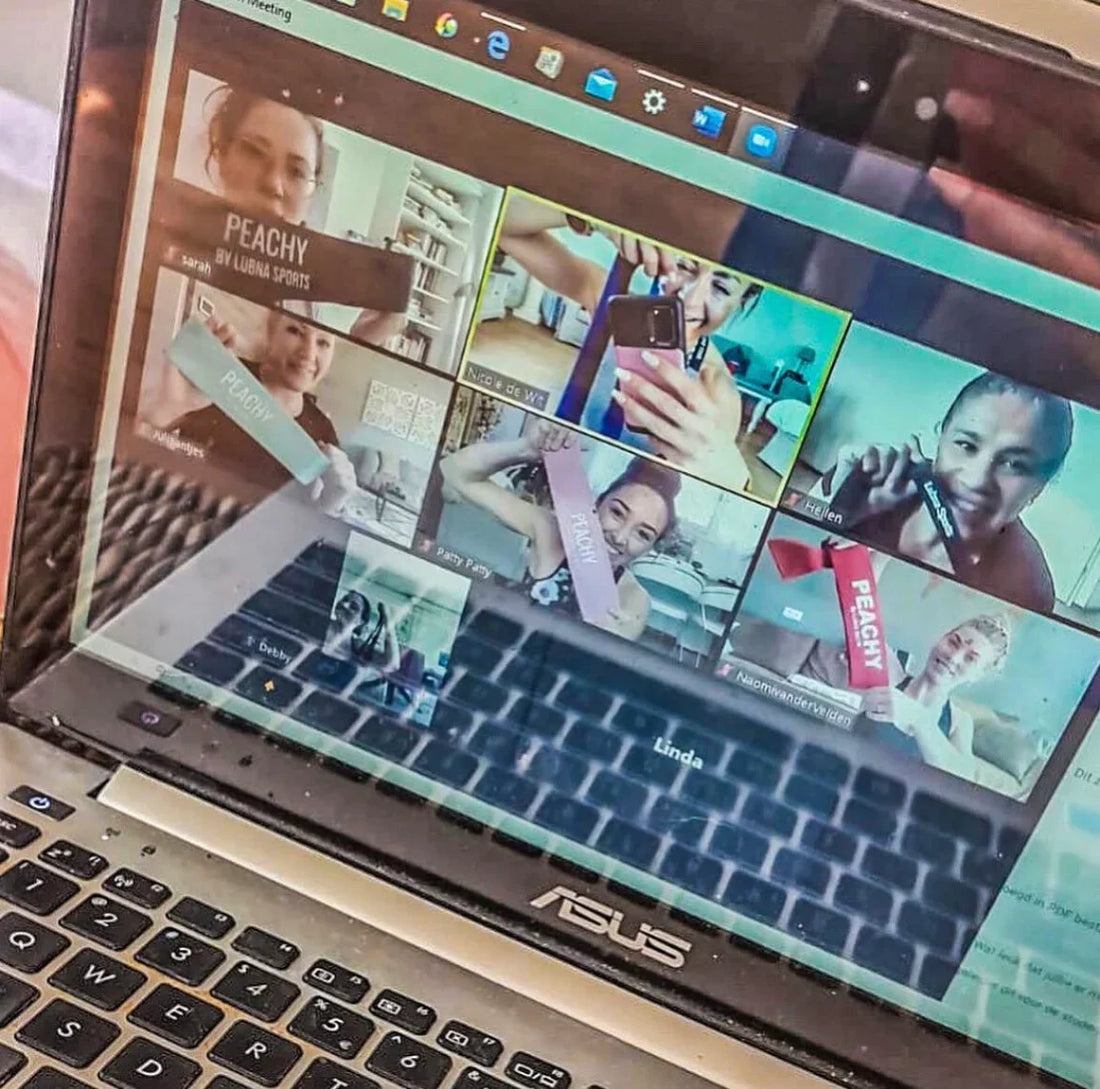 Sporten met de bootyband coach? Tijdens lockdown werd vraag om samen coach te trainen steeds groter. En zo ontstond