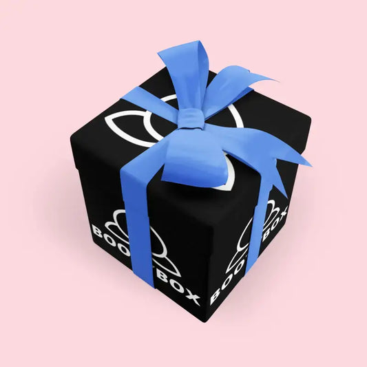 Zwart cadeaudoos met blauwe strik voor Mystery Fit Weerstandsband Deal