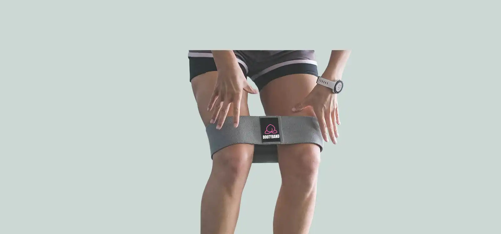 Grijze weerstandsband om de benen.