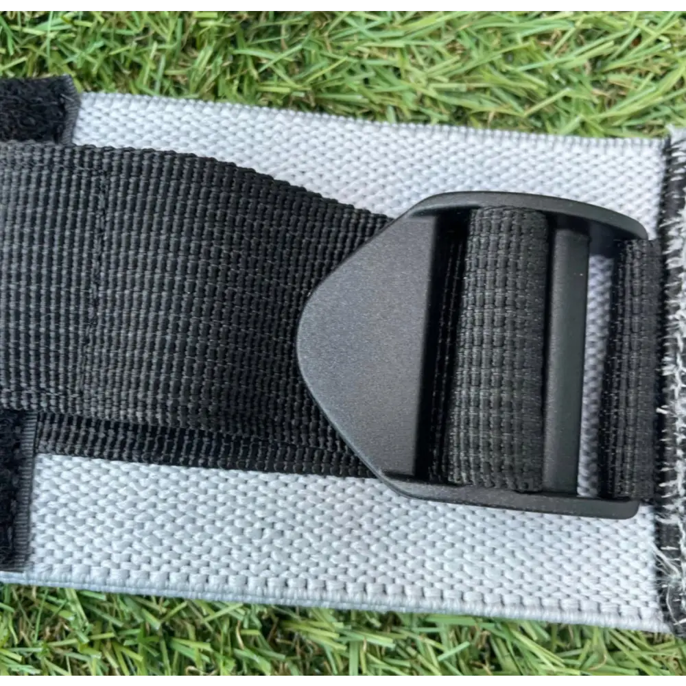 Zwart nylon booty band met plastic buckle voor verstelbare booty workouts