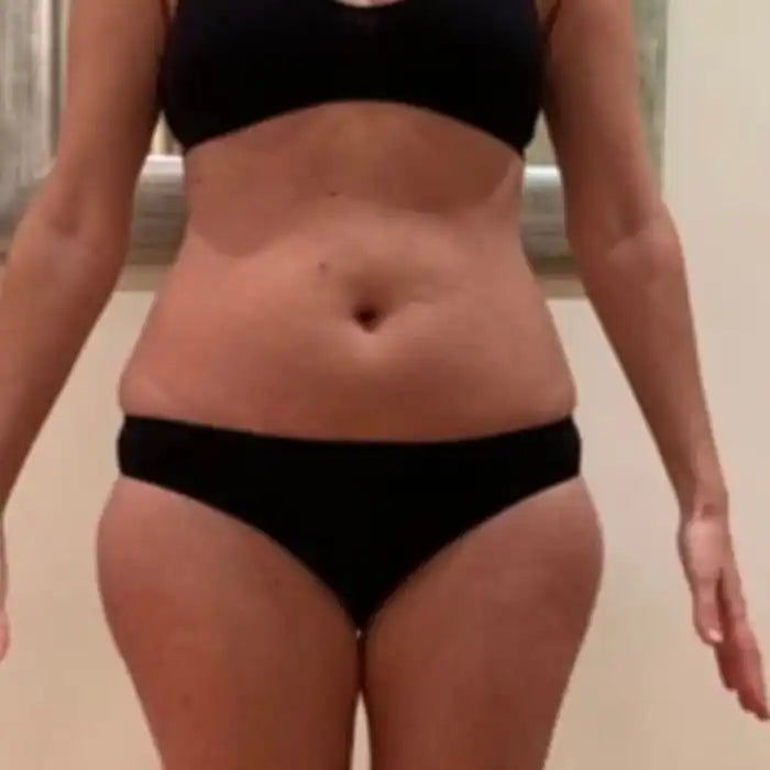 Vrouw in zwarte ondergoed.