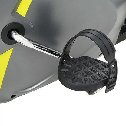 Zwarte rubberen voetsteun met metalen handvat en horizontaal verstelbare zitting