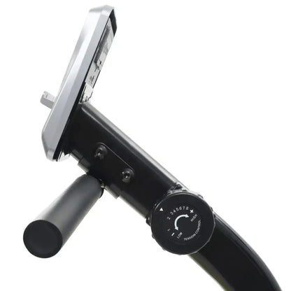 Zwarte gebogen metalen hometrainer handgreep met smartphonehouder, weerstandsknop en horizontaal verstelbare zitting