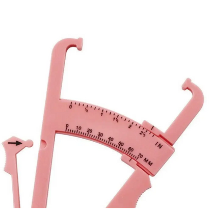 Roze lichaamsvetmeter met meetschaal.
