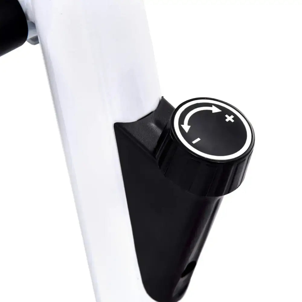 Zwarte weerstand instellingen knop op robuuste hometrainer, fantastische keuze voor thuis sporten